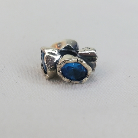 Chamilia Blue Cross Bead - Picture 4 of 10
